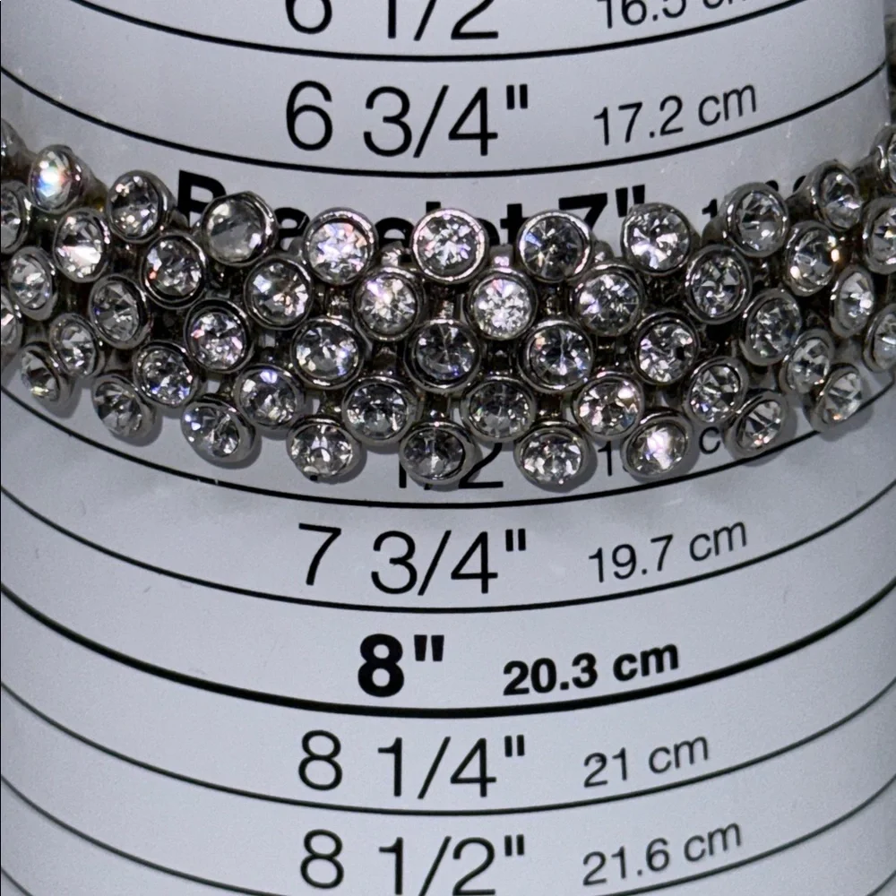Elegant Silver tone bezel set rhinestone stretch Bracelet so pretty